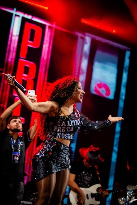 Calcinha Preta em show ao vivo, por Aday Lima